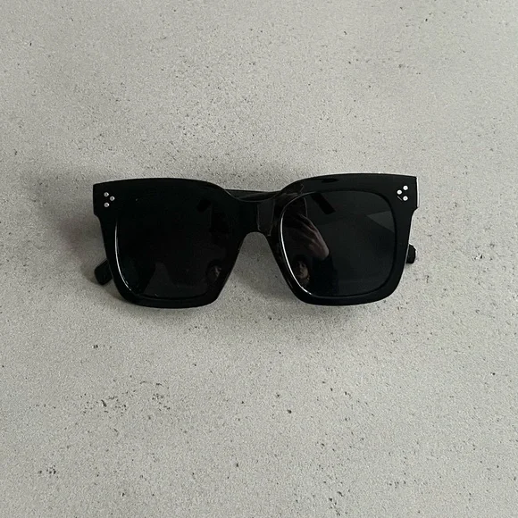 Source Unknown Black Square Sunglasses with Logo Accent Maison Margiela - MM207 N6(BR) | Gentle Monster US Official Site main image 3